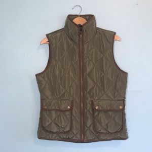 GH Bass & Co quilted vest lightweight green/brown